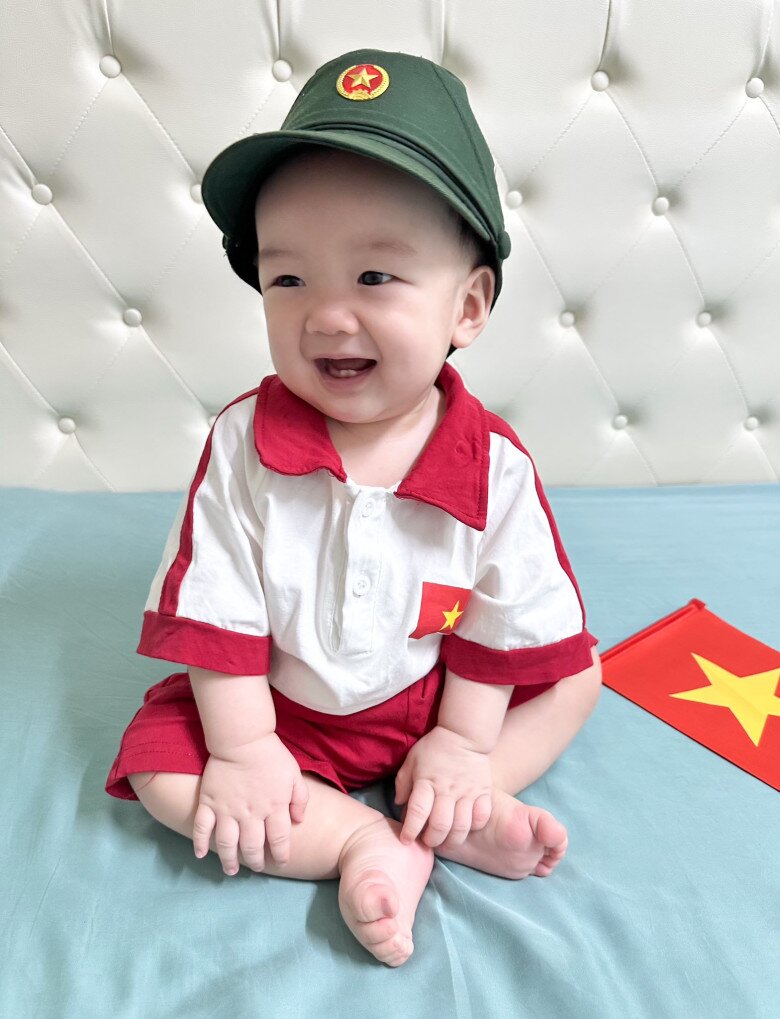 Quý tử của cặp đôi có ngoại hình bụ bẫm, đáng yêu.