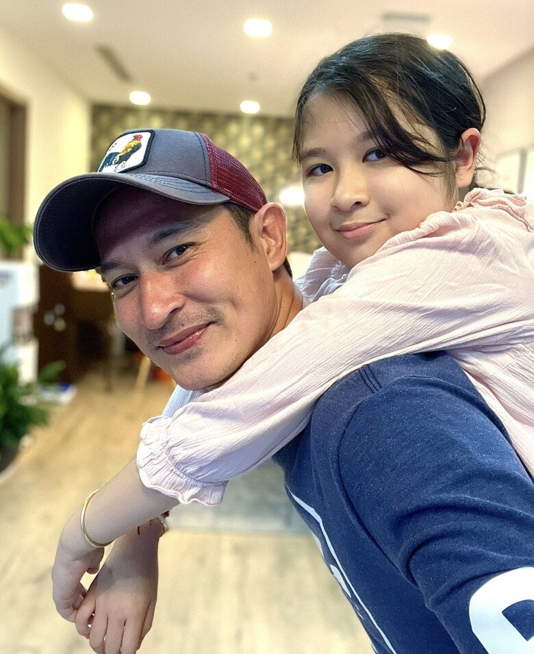 Huy Khánh và vợ cũ cùng nhau nuôi nấng ái nữ.