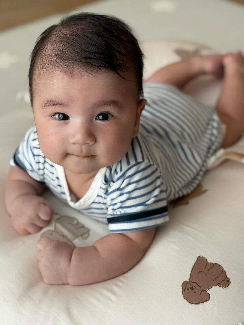 Nữ MC cập nhật quá trình phát triển của con thường xuyên.