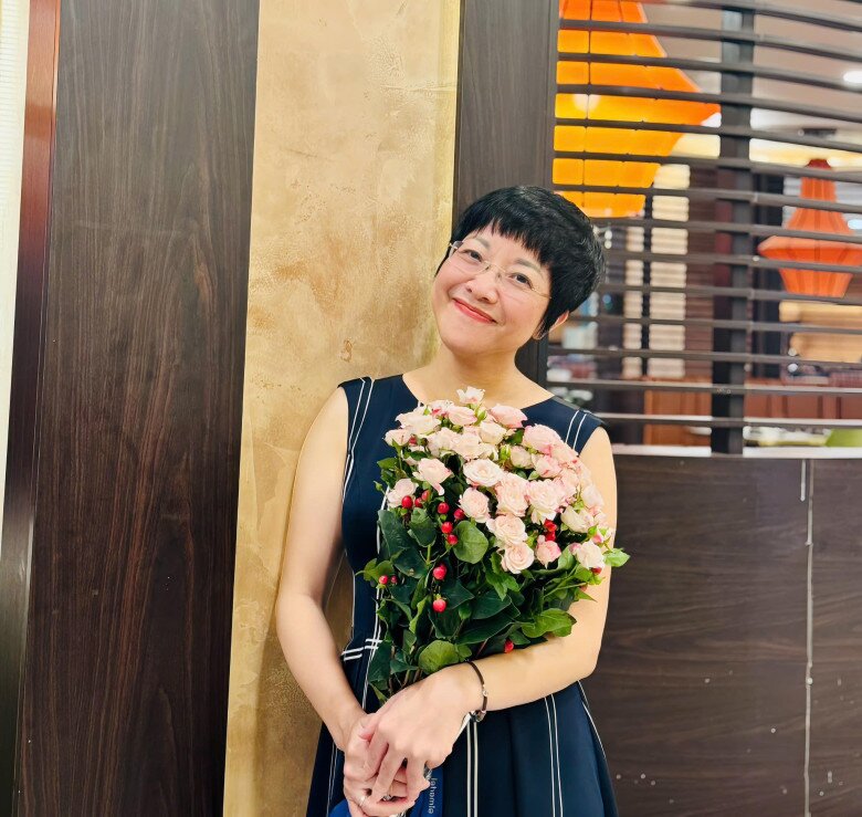 Mc thảo vân nhận bằng khen sau 1 năm thăng chức làm chủ tịch bạn gái nsưt chí trung hết lời chúc mừng - 6