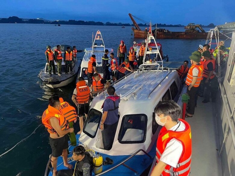 Công tác cứu hộ, tìm kiếm nạn nhân đang được thực hiện.