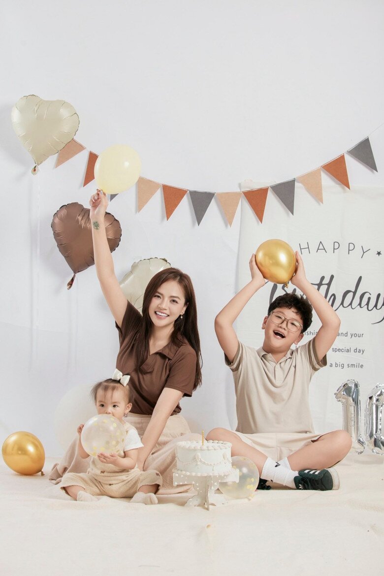 Nữ nghệ sĩ hạnh phúc khi có 2 con đủ trai, đủ gái.