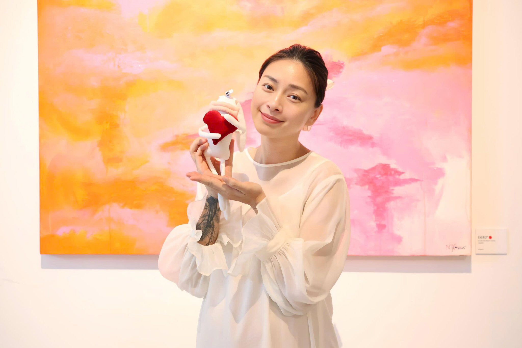 Đông đảo bạn bè, khán giả chúc mừng Ngô Thanh Vân đón thành viên mới.