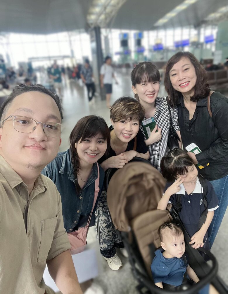 Nữ nghệ sĩ dành thời gian quây quần bên gia đình.