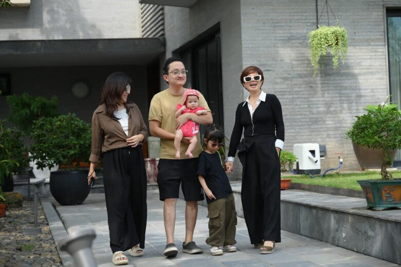 Ngọc Huyền khoe dáng người cực dẻo như diễn xiếc ở tuổi nghỉ hưu, con trai Chí Trung phải amp;#34;bái phục mẫu hậuamp;#34; - 5