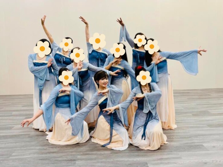 Ngoài ra, nữ nghệ sĩ còn chơi bộ môn múa.