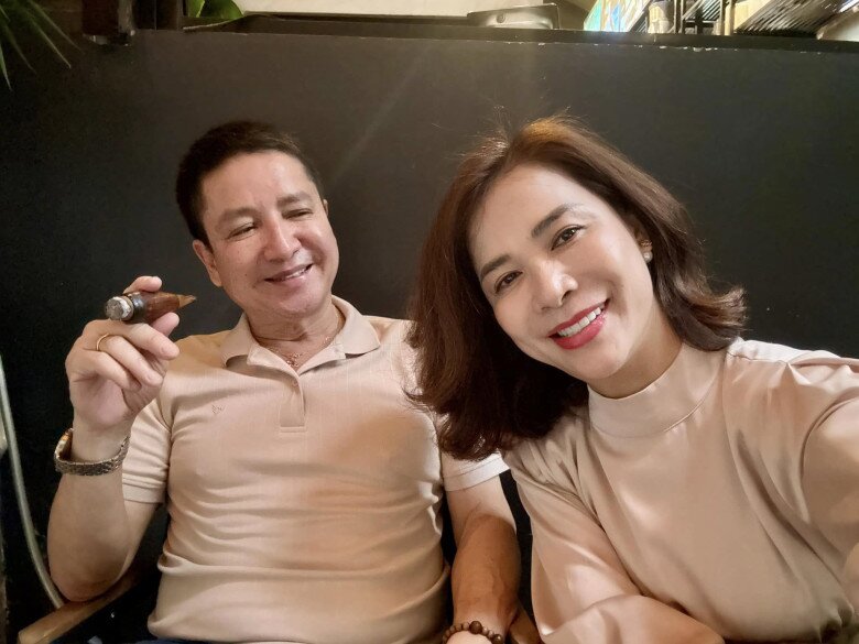 Sau khi nghỉ hưu ở Nhà hát Tuổi trẻ, NSƯT Chí Trung tận hưởng tuổi trung niên bên bạn gái.