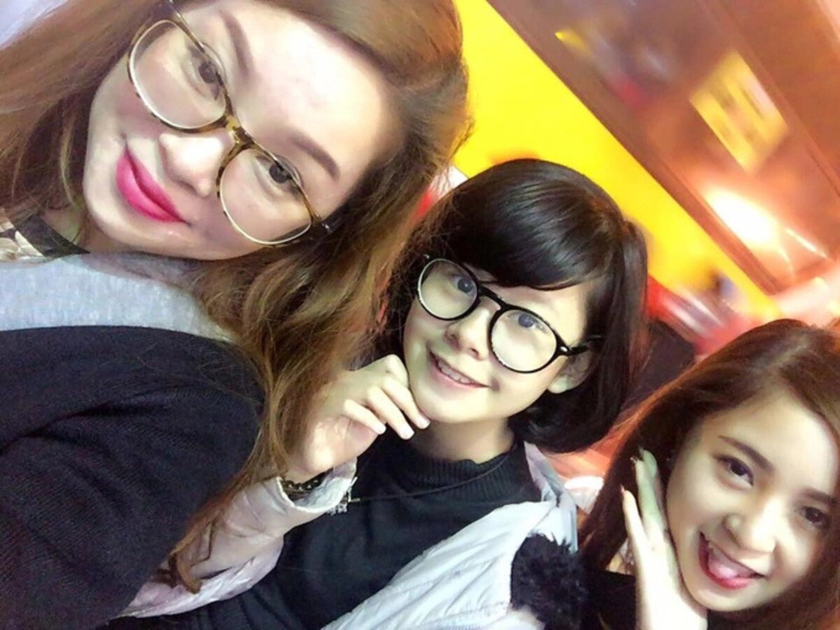 Làm mẹ đơn thân, Tú cháo lòng vất vả nuôi 2 con gái khôn lớn.