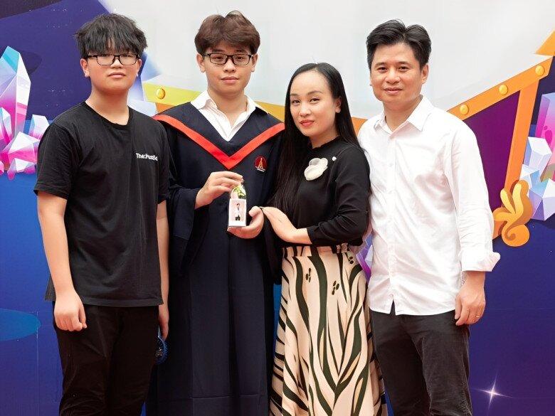 Nữ nsnd vừa nhậm chức giám đốc nhà hát chèo hà nội chồng cũng là giám đốc sinh 2 quý tử hưởng trọn gen bố mẹ - 9