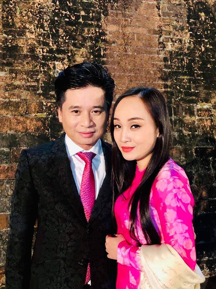 Nữ nsnd vừa nhậm chức giám đốc nhà hát chèo hà nội chồng cũng là giám đốc sinh 2 quý tử hưởng trọn gen bố mẹ - 4
