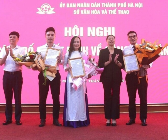 Nữ nsnd vừa nhậm chức giám đốc nhà hát chèo hà nội chồng cũng là giám đốc sinh 2 quý tử hưởng trọn gen bố mẹ - 1
