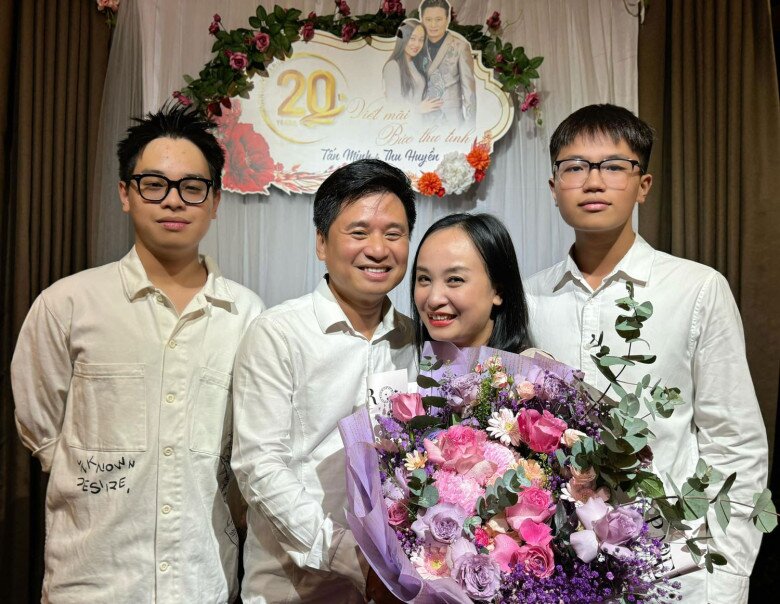 Nữ nsnd vừa nhậm chức giám đốc nhà hát chèo hà nội chồng cũng là giám đốc sinh 2 quý tử hưởng trọn gen bố mẹ - 7
