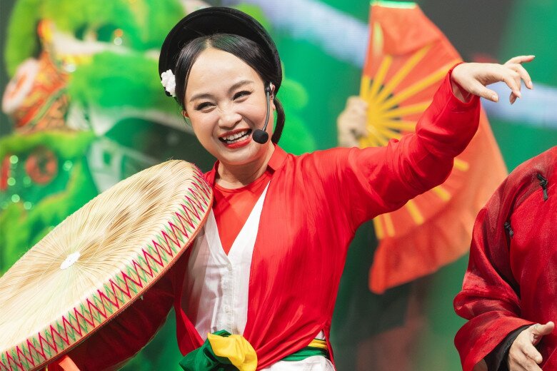 Nữ nsnd vừa nhậm chức giám đốc nhà hát chèo hà nội chồng cũng là giám đốc sinh 2 quý tử hưởng trọn gen bố mẹ - 2