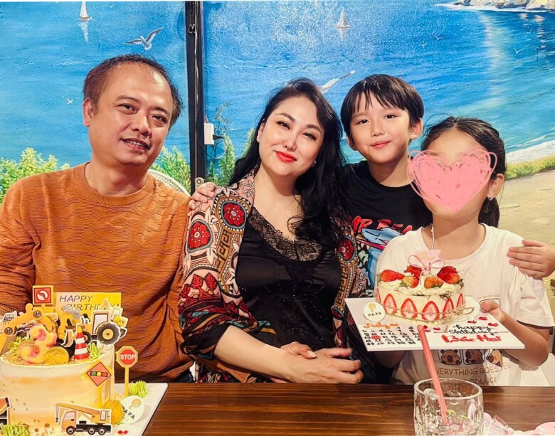 Bé Tấn Đức - con riêng của Phi Thanh Vân thân thiết bên bố dượng tương lai.