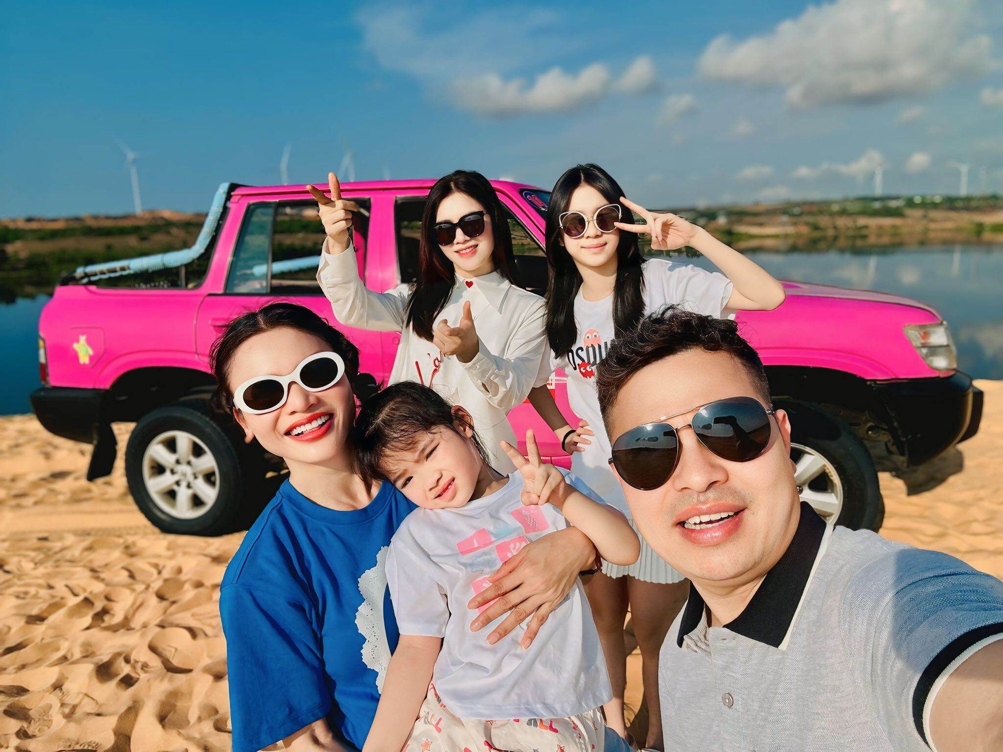 Nam doanh nhân thường cùng gia đình nhà vợ đi du lịch.