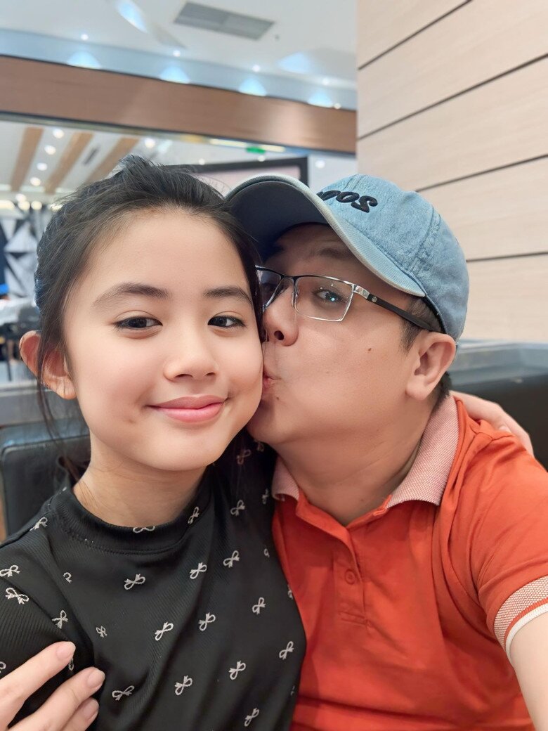 Diễn viên Gia Bảo - cháu nội của NSƯT Bảo Quốc mong tìm được người yêu trong năm mới - năm số 1 theo thần số học. Trong bài viết, anh khoe bức ảnh của con gái - bé Grammy (con chung với vợ cũ), cho biết ái nữ vẫn luôn là ưu tiên số 1.