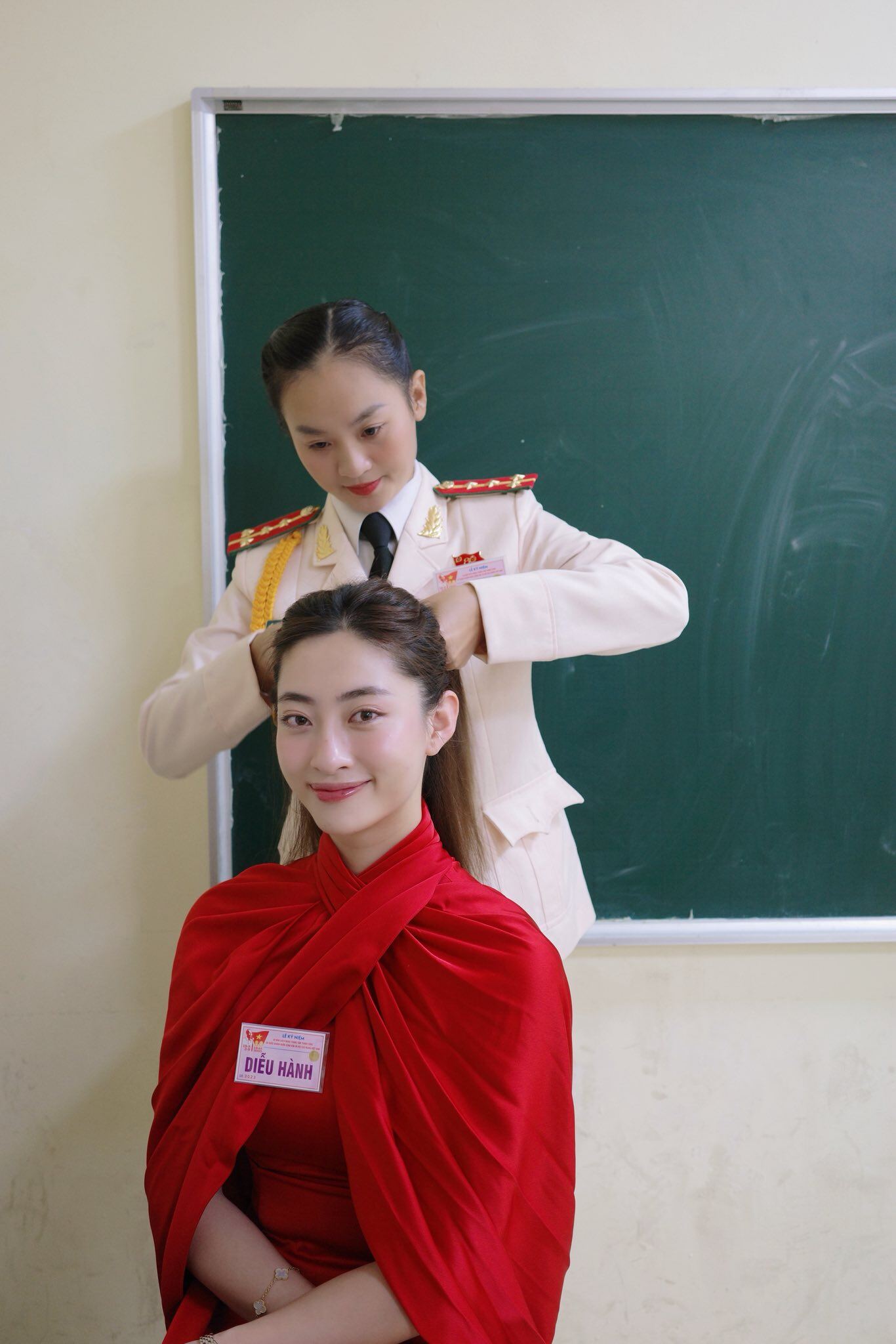 Sao việt trong ngày tổng duyệt a80 shark bình đu concert quốc gia cùng phương oanh hòa minzy tháo giày 20cm để diễu hành - 10