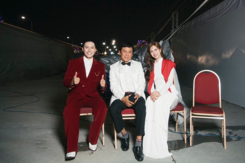 Sao việt trong ngày tổng duyệt a80 shark bình đu concert quốc gia cùng phương oanh hòa minzy tháo giày 20cm để diễu hành - 12