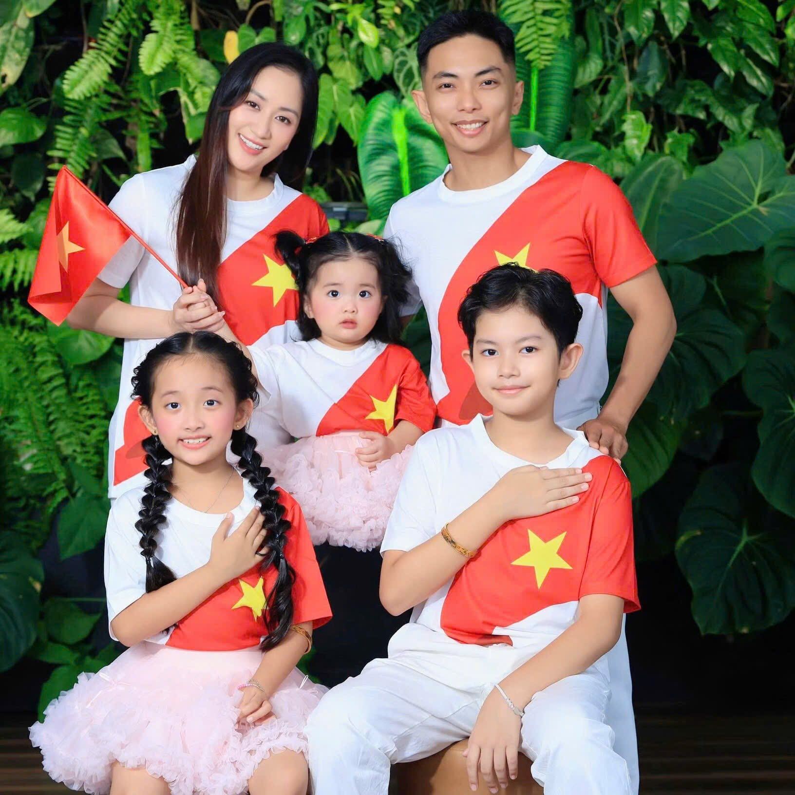 Khánh Thi - Phan Hiển có tổ ấm viên mãn bên 3 con.