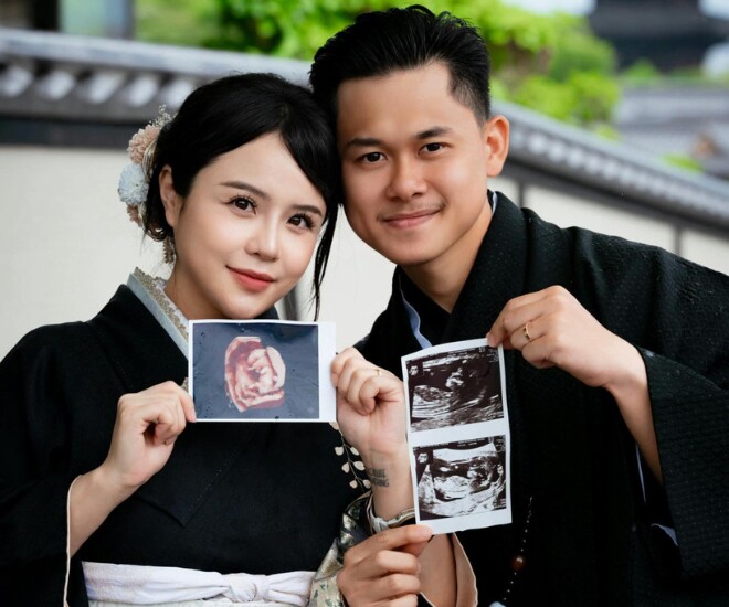 Vợ chồng Thái Trinh khoe ảnh siêu âm của em bé.