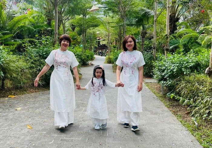 2 con của Diễm Quỳnh cách nhau 18 tuổi.