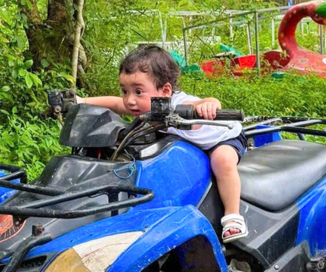 Con trai Trường Giang được nhận xét nhìn giống lai Tây.