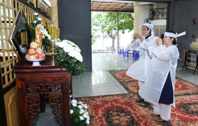 Vợ Cao Minh Đạt amp;#34;bếamp;#34; bụng bầu chịu tang bố chồng, khán giả xót cảnh ông nội không kịp nhìn mặt cháu - 4