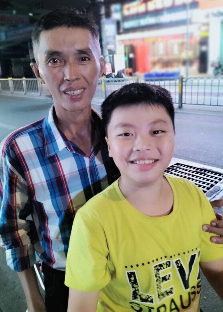 Hình ảnh nghệ sĩ Bắc Hải và con trai.