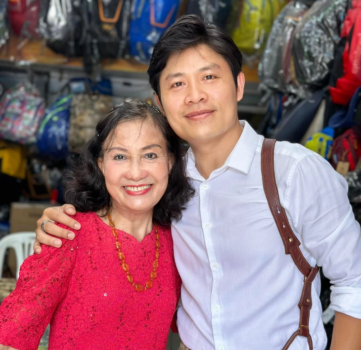 Nam nhạc sĩ mong ước nhận được lời nhắn của mẹ nơi phương xa.