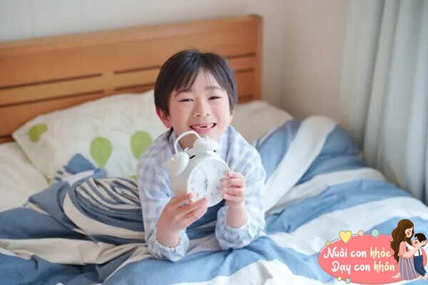 Chuyển lịch sinh hoạt dần dần.