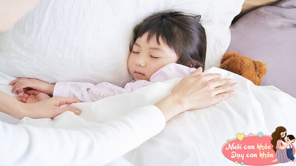 Đánh thức con nhẹ nhàng.