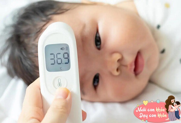 Trẻ ở trong nhà quá lâu thường có làn da nhợt nhạt, kém ăn và ngủ không sâu.