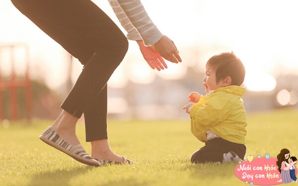 Nhiều bậc bố mẹ cảm thấy bực bội khi con bướng bỉnh.