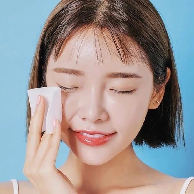 Chăm sóc da cần kiên trì và dịu nhẹ.