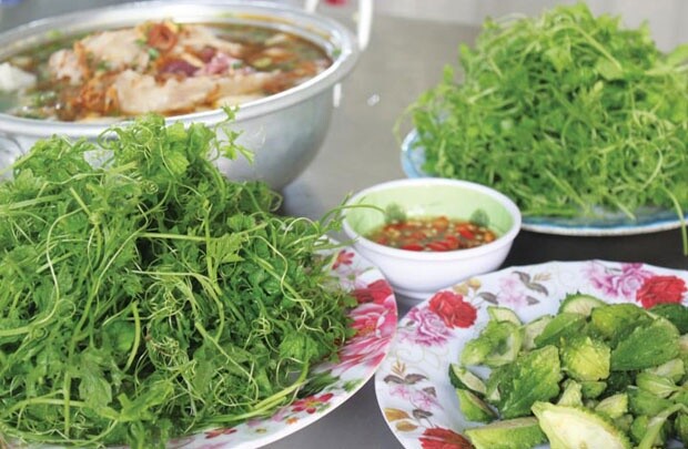 Cây dại leo bờ rào xưa không ai ăn, nay thành đặc sản trong nhà hàng được người thành phố săn lùng, 70.000 đồng/kg - 2