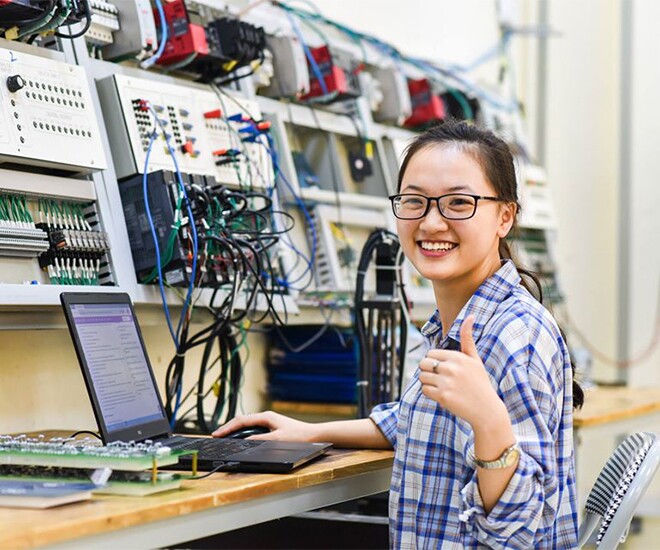 5 ngành học ở Việt Nam dễ xin việc, ra trường amp;#34;hái ra tiềnamp;#34;, thị trường luôn khát nhân lực trong những năm tới - 1