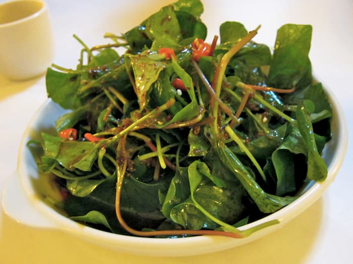 Rau dại này người Nhật ví như amp;#34;rau giải độcamp;#34;, vitamin C gần gấp đôi cam, toàn thân đều là thuốc bổ mùa hè, tốt cho mẹ bầu - 3