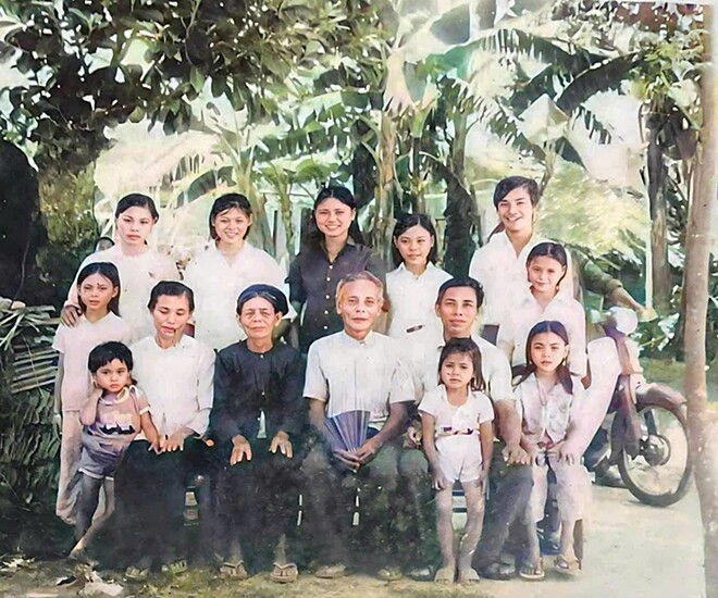 Bức ảnh ngày xưa của gia đình cụ Nguyễn Thị Trường ở Hà Tĩnh