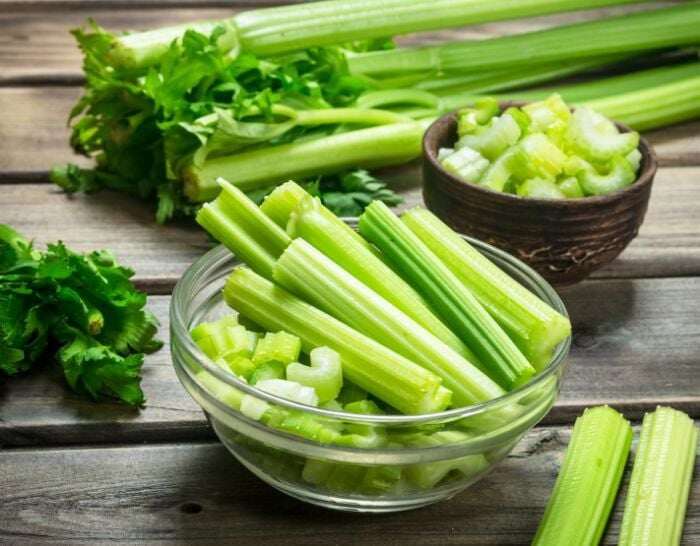 Cây này ăn được cả thân và lá, giàu canxi gấp 6 lần sữa, làm đủ món ngon đặc sản mùa hè tốt cho sức khoẻ - 2