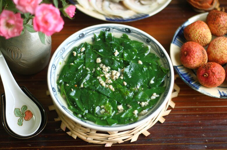 Cây này chỉ ăn lá, vitamin C gấp 45 lần rau thường, mùa hè nấu canh tôm thịt thành đặc sản cực bổ, tốt cho sức khỏe - 2