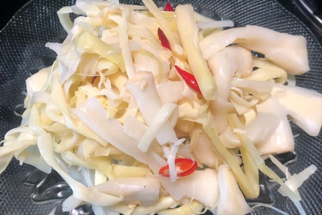 Cây nhìn như cỏ dại dưới bùn đất được ví như amp;#34;lộc trờiamp;#34;, xưa không ai ngó ngàng nay thành đặc sản nổi tiếng, 100.000 đồng/kg - 4