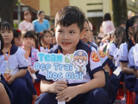 Vỡ òa cảm xúc trong ngày "Hôm nay, em vào lớp 1"