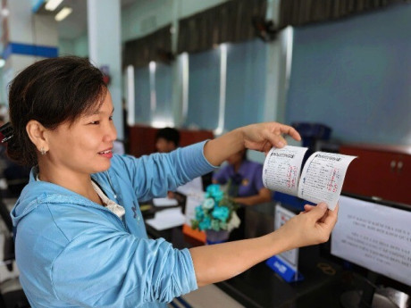 Mua vé tàu Tết 2026 cho cả gia đình hết gần 100 triệu đồng