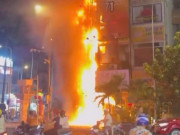 Cháy lớn ngay ngã bảy ở TP HCM, giao thông hỗn loạn