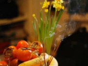 Tin tức - Khung giờ đẹp thắp hương ngày mai - mùng 1 tháng 6 nhuận năm Ất Tỵ, 4 thứ này kiêng kỵ đặt lên bàn thờ đầu tháng