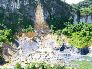 Tin tức - VIDEO: Hàng ngàn m3 đá rơi ầm ầm từ trên núi ở Thanh Hóa