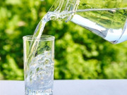 Sức khỏe - Uống bao nhiêu nước có thể giảm nguy cơ suy thận?