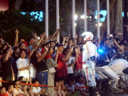 Tin tức - Hàng nghìn người dân háo hức xem biểu diễn dẫn đoàn, đội hình mô tô hộ tống ở hồ Hoàn Kiếm