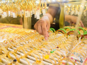 Tin tức - Giá vàng miếng SJC cao chót vót, nên mua hay bán?