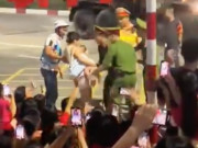 Tin tức - Đại úy CSGT dùng xe đặc chủng đưa bé 14 tháng tuổi đi cấp cứu trong tối sơ duyệt diễu binh